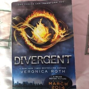 Divergent Book